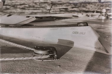  eski bir katamaran ip soyut kavram gibi gökyüzünde