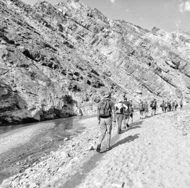  Kanyon boş nehir birçok kişi hiking 