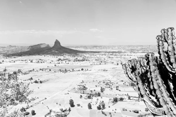 In the valley mountain and sky the panorama — Stock Photo, Image