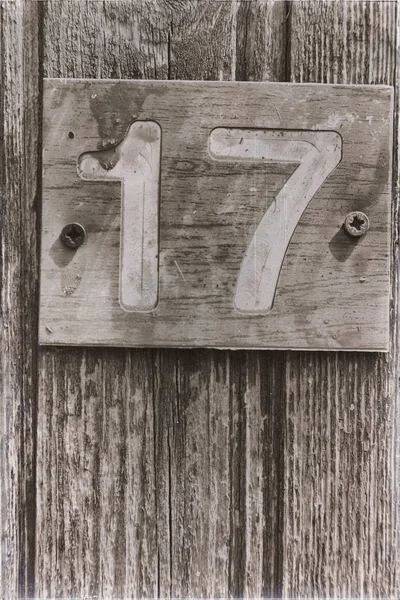 Na porta velha o número dezessete — Fotografia de Stock