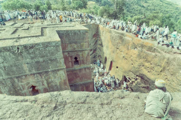 Insanlar kutlama Lalibela Etiyopya kalabalıkta — Stok fotoğraf