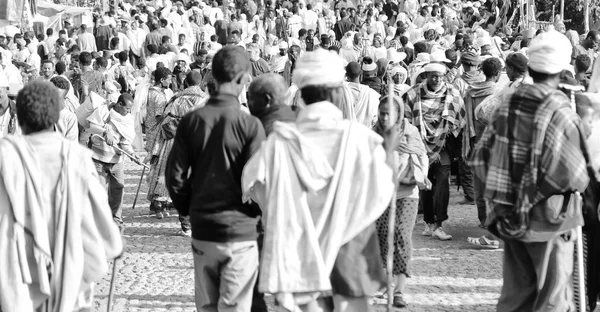 Em lalibela ethiopia multidão de pessoas na celebração — Fotografia de Stock