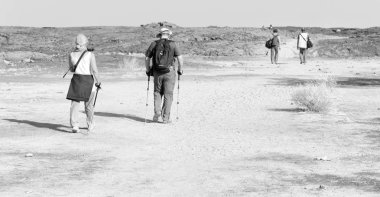  Afrika eski backpacker insanlar yeryüzünde yürüme