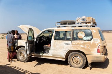  Afrika çölde kırık motoru büyük sorun