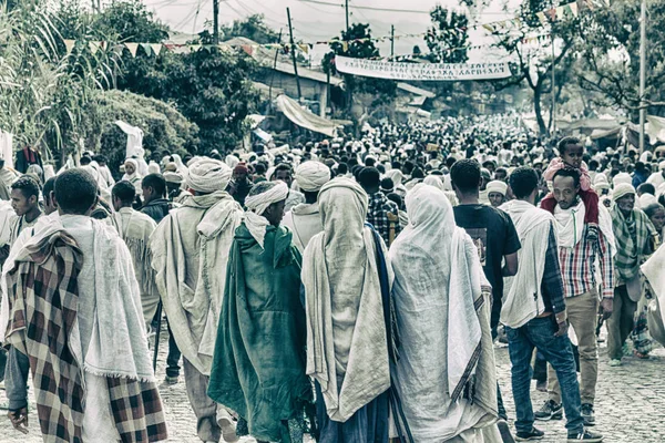 A lalibela etiopia folla di persone nella celebrazione — Foto Stock