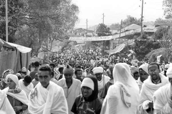 Em lalibela ethiopia multidão de pessoas na celebração — Fotografia de Stock