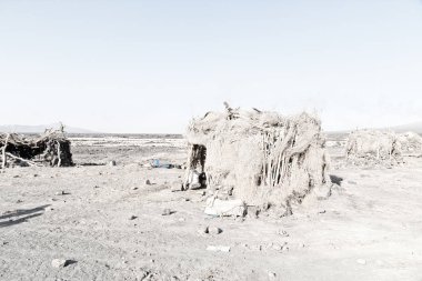  taş insan zavallı bir eve çölde 