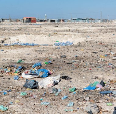 Etiyopya Afrika'da atma çöp ve plastik şişe city yakınındaki oteller