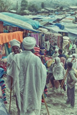 Etiyopya, Lalibela-Ocak 2018--içinde belgili tanımlık çarşı genna celebratio sırasında kimliği belirsiz kişi dolaylarında