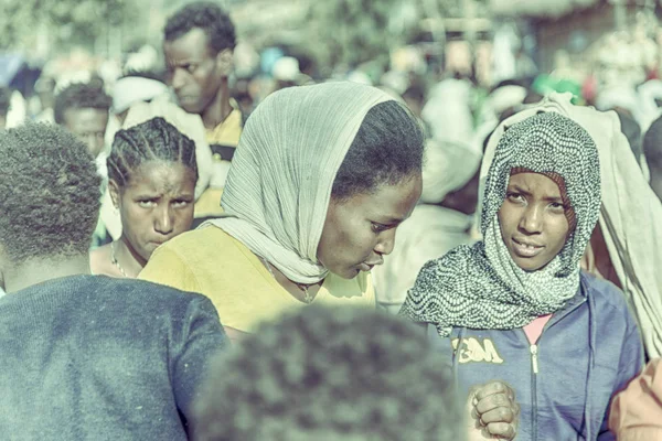 Em lalibela ethiopia multidão de pessoas na celebração — Fotografia de Stock