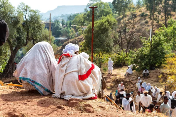 En lalibela ethiopia multitud de personas en la celebración — Foto de Stock