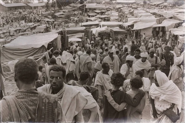 piyasada celebratio insanlarla dolu Lalibela Etiyopya'da