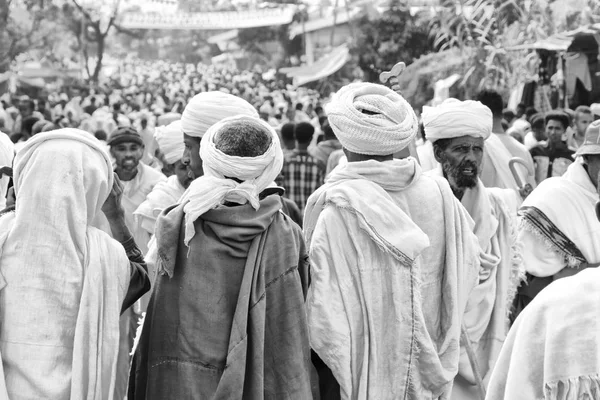 Em lalibela ethiopia multidão de pessoas na celebração — Fotografia de Stock