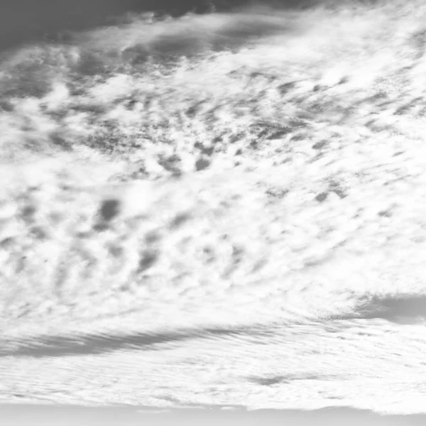 Az üres égbolt tele a felhők — Stock Fotó