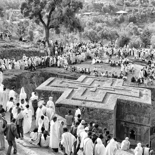 Insanlar kutlama Lalibela Etiyopya kalabalıkta — Stok fotoğraf