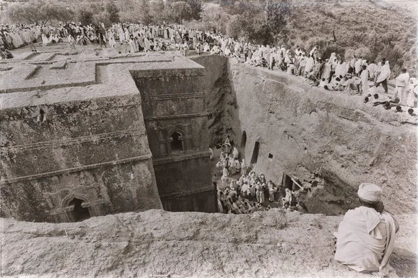 In lalibela ethiopia foule de personnes dans la célébration — Photo