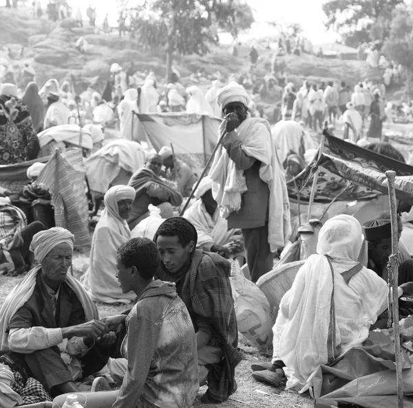 Em lalibela ethiopia multidão de pessoas na celebração — Fotografia de Stock