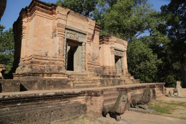 Kamboçya 'da Angkor eski binalar ve tarihi mekanlar Unesco tarafından korunuyordu.
