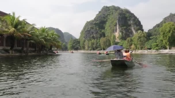 Vietnam Halong Bay Circa Janeiro 2020 Pessoas Não Identificadas Barcos — Vídeo de Stock