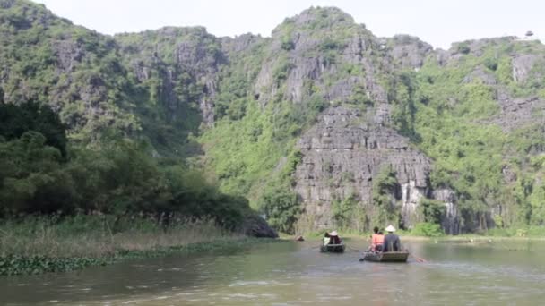 Vietnam Halong Bay Circa Janeiro 2020 Pessoas Não Identificadas Barcos — Vídeo de Stock