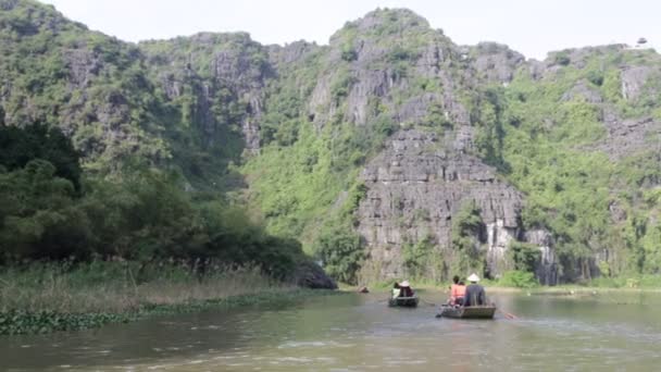 Vietnam Halong Bay Circa Januari 2020 Niet Geïdentificeerde Personen Boten — Stockvideo