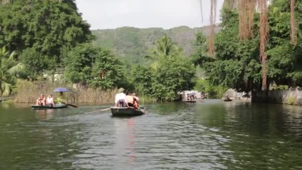 Vietnam Halong Bay Circa January 2020 Unidentified People Boats — 图库视频影像