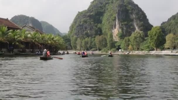 Vietnam Halong Bay Circa Januari 2020 Niet Geïdentificeerde Personen Boten — Stockvideo