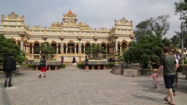 Vietnam Vinh Trang Circa Styczeń 2020 Niezidentyfikowani Ludzie Pobliżu Świątyni — Wideo stockowe