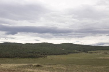 Beyaz arka planda dağlar