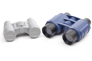 beyaz zemin üzerinde dürbün