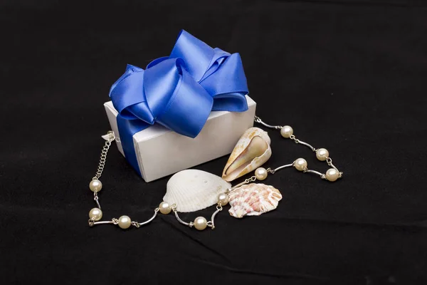 白い背景の上の真珠 — ストック写真