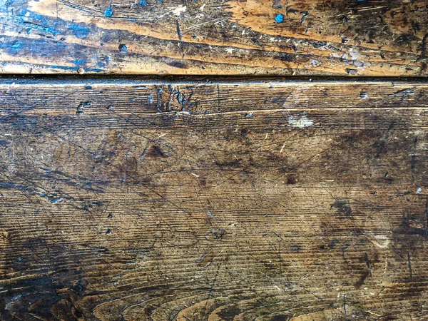 Surface en bois sombre d'un vieux bureau. Planches de chêne à effet vieilli. Texture de meubles anciens.Plateau en bois avec rayures et taches . Images De Stock Libres De Droits