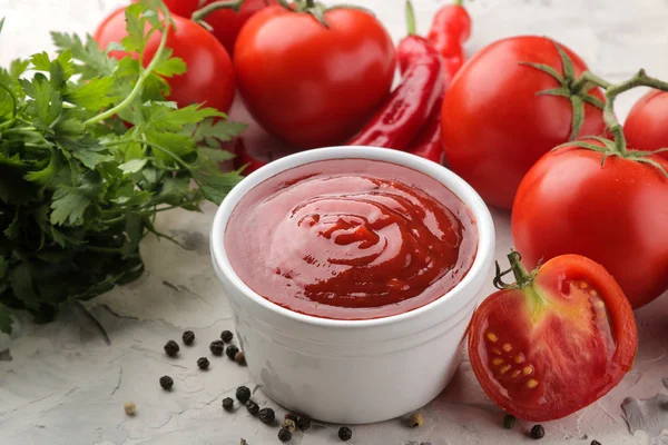 Red Sauce Ketchup Bowl Ingredients Cooking Spices Tomatoes Herbs Light — Stock Photo, Image