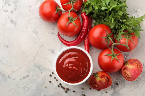 Salsa Roja Ketchup Bol Ingredientes Para Cocinar Pimientos Especias Tomates — Foto de Stock