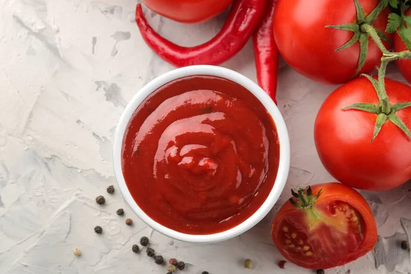 Salsa Roja Ketchup Tazón Ingredientes Para Cocinar Pimientos Especias Tomates — Foto de Stock