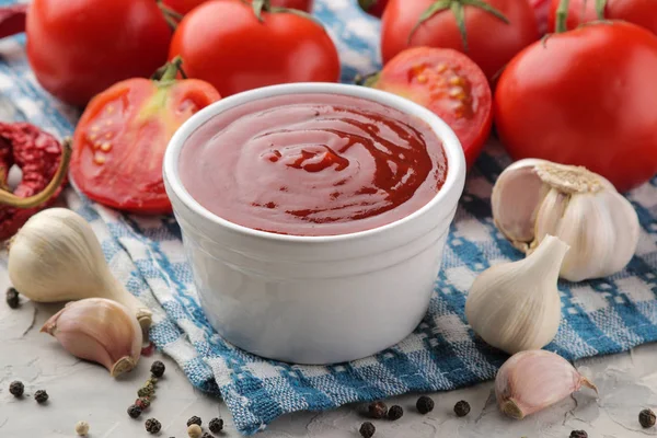 Red Sauce Ketchup Bowl Ingredients Cooking Garlic Spices Tomatoes Light — Stock Photo, Image