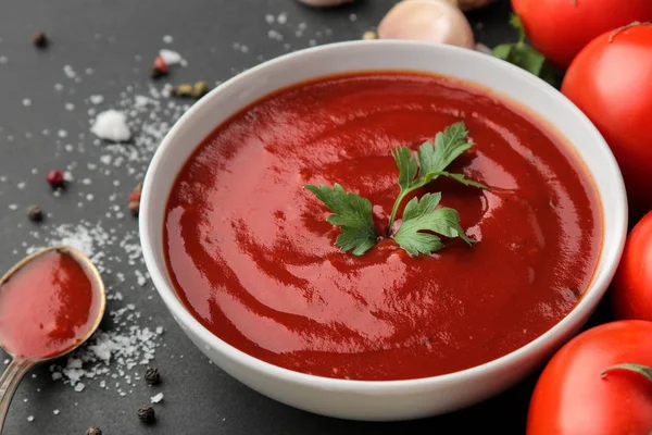 Red Sauce Ketchup Bowl Ingredients Cooking Spices Garlic Tomatoes Herbs — Stock Photo, Image