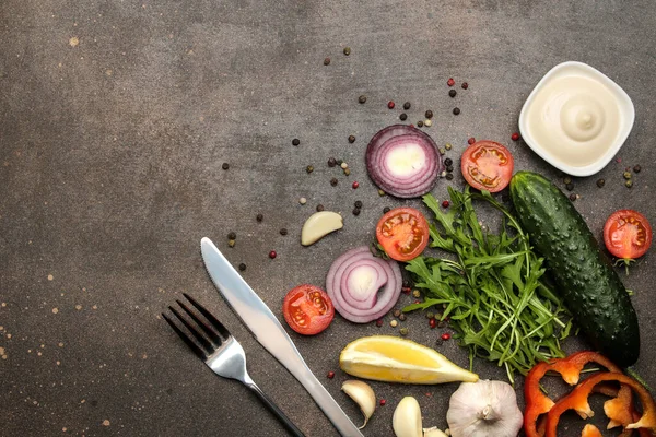 Conjunto Legumes Fatiados Especiarias Para Preparação Saladas Outros Pratos Uma — Fotografia de Stock