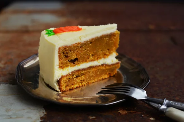 Piece of homemade carrot cake on rustic dark background — Stock Photo, Image