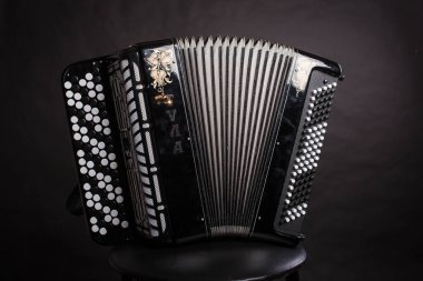 Rus folk müzik enstrümanları. Siyah Akordiyon