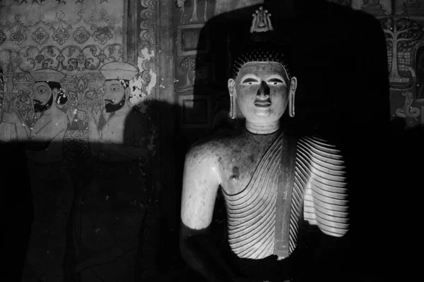 Temple Grotte Dambulla Statues Intérieur Temple Images Noir Blanc — Photo