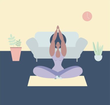 Siyahi bir kadın meditasyon yapıyor. Siyahi bir kadın Lotus pozisyonunda meditasyon yapıyor. Evde yoga dersleri. Psikolojik sağlığını koruyor. Psikolojik denge. Vücudun pozitifliği.