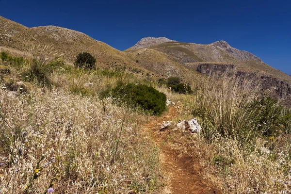 Paisaje montañoso, Reserva Natural de Lo Zingaro en Sicilia, Italia —  Fotos de Stock