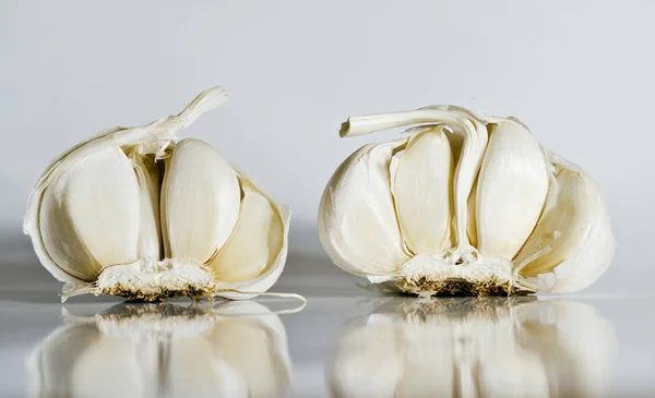 Una testa di un aglio — Foto Stock