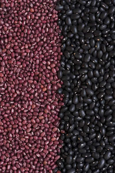 Siyah fasulye ve adzuki fasulyesi (azuki, aduki, kırmızı mung fasulye). Ba — Stok fotoğraf
