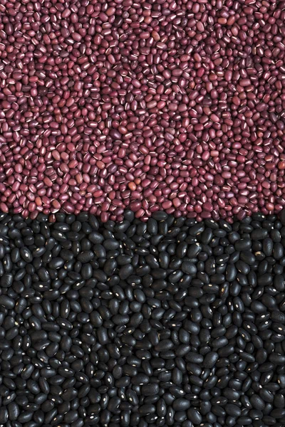 Black beans and adzuki beans (azuki, aduki, red mung beans). Ba — Stock Photo, Image