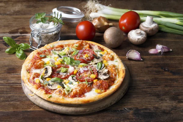 Domácí vegetariánský pizza — Stock fotografie