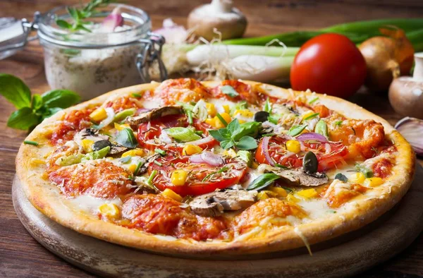 Domácí vegetariánský pizza — Stock fotografie