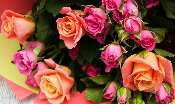 Strauß rosa Rosen — Stockfoto