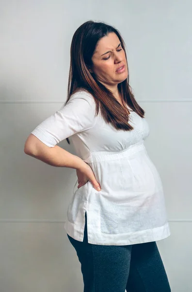 Embarazada con dolor de espalda — Foto de Stock